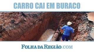 Adutora rompe e carro cai em buracos