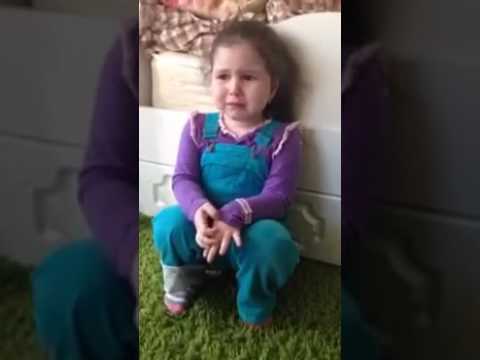 Видео: маленькая девочка хочет жениха
