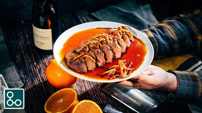 Recette de Magret de canard au poivre, sauce bigarade par Alain Ducasse -  Académie du Goût