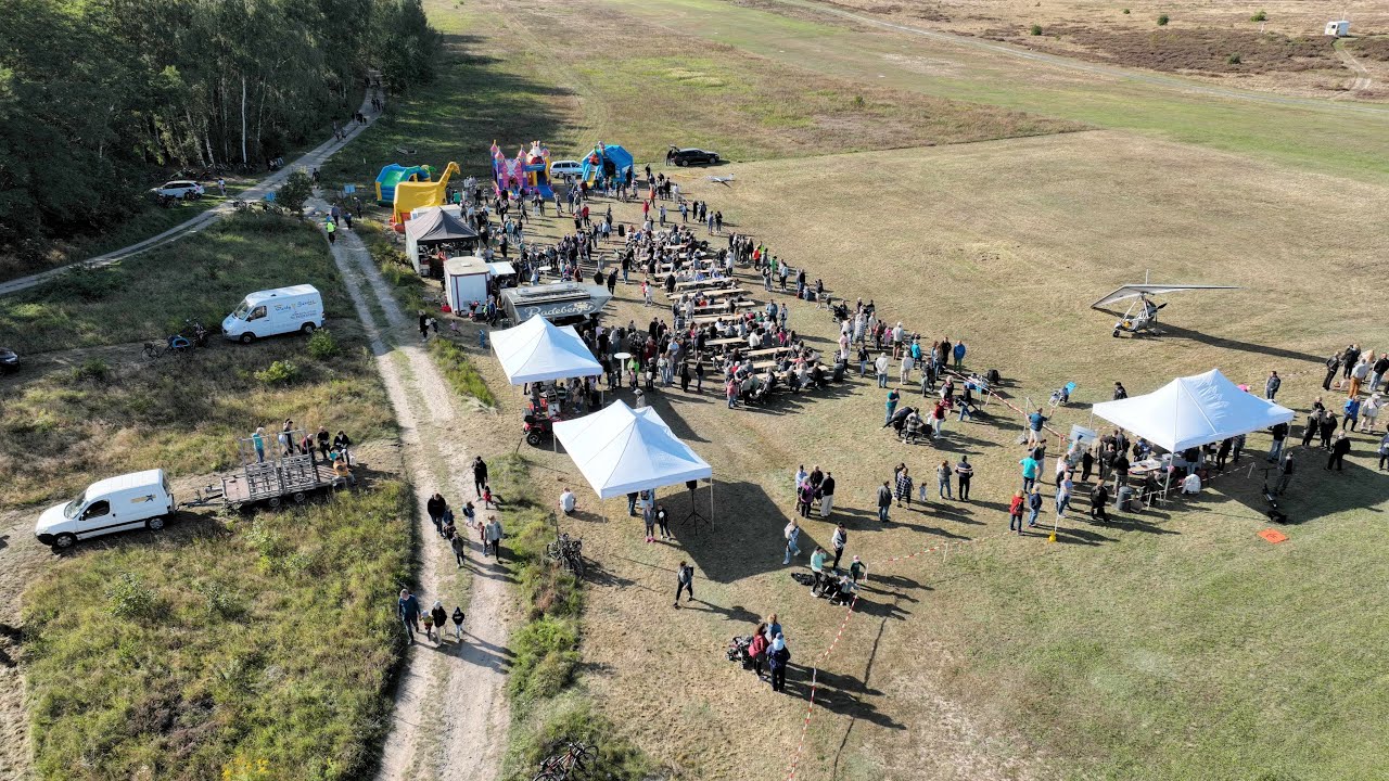 Sommerfest am Flugplatz Saarmund (EDCS) anlässlich der Feierlichkeiten zu 20 Jahre Gemeinde Nuthetal