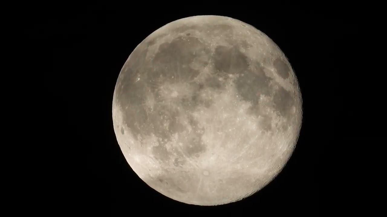 Up Close with the Moon | Nikon P1100 Zoom Test