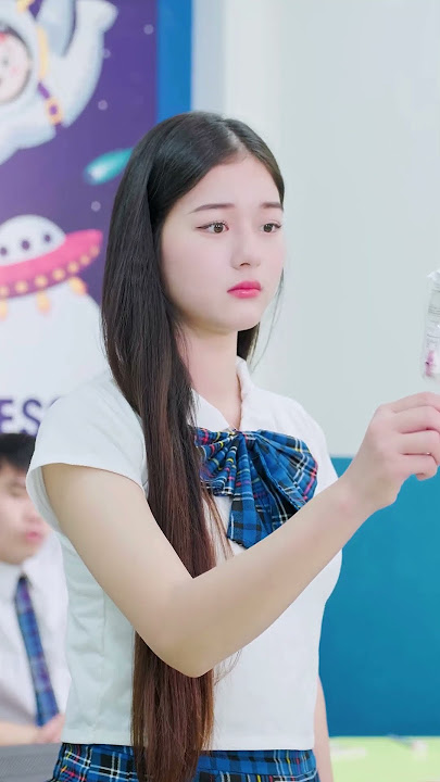 “Who Gave This Lollipop?!” 🍬🤷‍♀️ #linhchihihi #messyclassroom  #schoolcrush