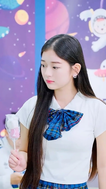 “Who Gave This Lollipop?!” 🍬🤷‍♀️ #linhchihihi #messyclassroom  #schoolcrush