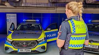 Hamburg Führt Polizeiliches Präsenzlicht Ein Streifenwagen Der Polizei Fahren Immer Mit Blaulicht