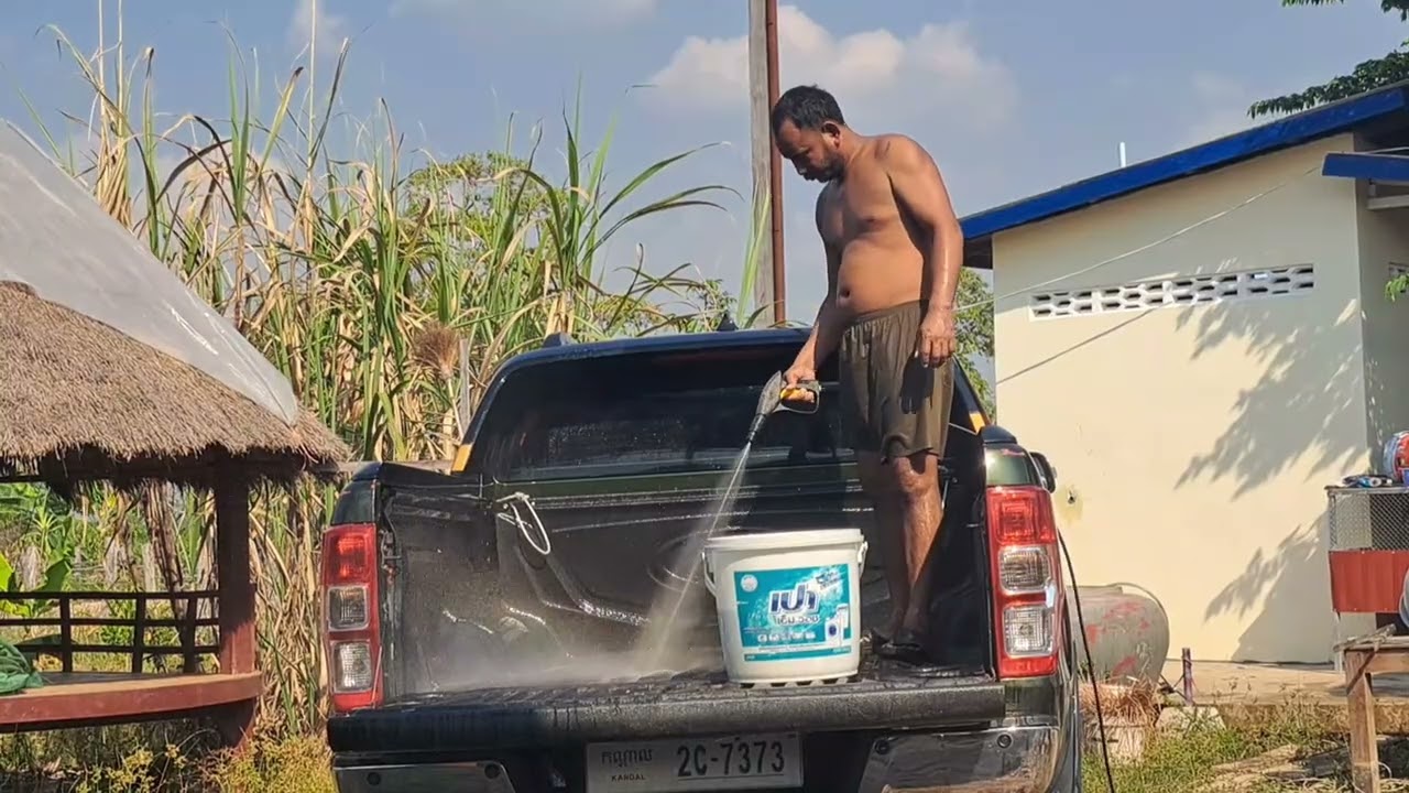 ថ្ងៃនេះធ្វើកម្មករខ្លួនឯងម្តងហើយ