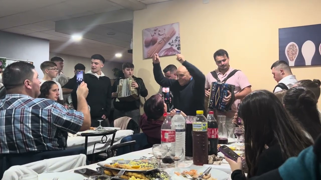 Rio lima com os meus amigos na festa do natal do meu amigo Vitor (12-12-2025)