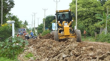 A Brand Motor Grader With Excellent Quality Pushes Clay For Subgrade Road Construction Technique