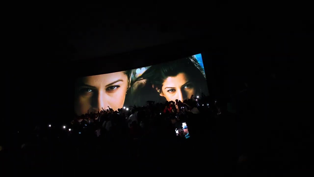 Machi open the bottle, crazy scenes in mukunda theatre bangalore