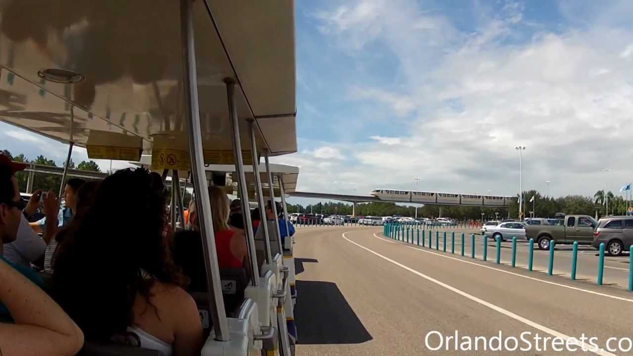 Поездка на трамвае Magic Kingdom до билетно-транспортного центра