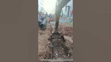 Skilled Excavator Operator Skillfully Avoiding The Pipeline !