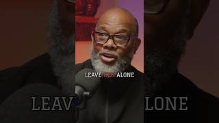 A man pulled a gun on him… in front of his family Details