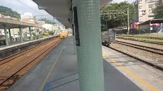 7502次E315單電頭+平車貨列，和223次經由北迴線開往樹林的TEMU2029+TEMU2030普悠瑪自強號