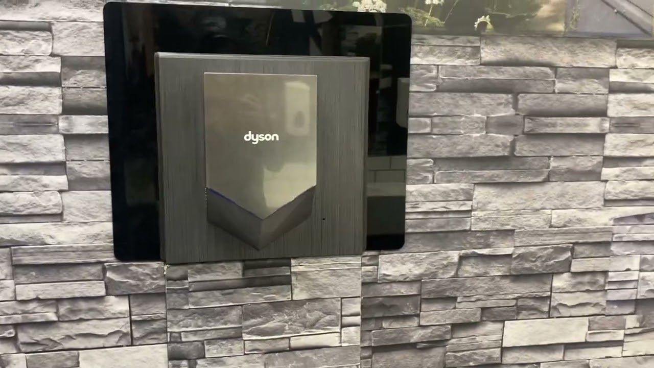 Dyson Airblade V HU02s at Handforth Dean Retail Park Wilmslow 🚹