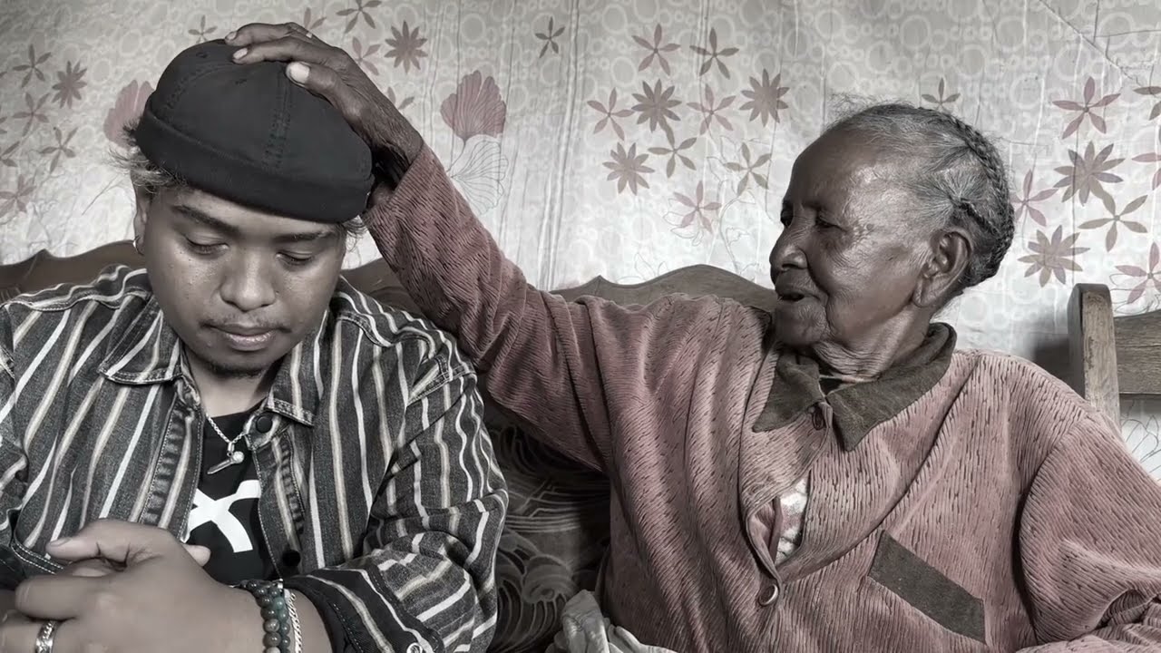 Tanjona Randrianarivelo - Tsofy Rano (Official Video)