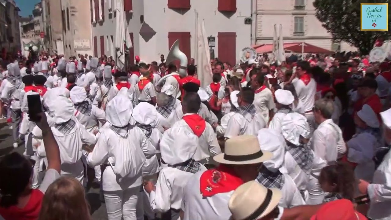 Ces habitants qui fuient la ville durant les Fêtes de Bayonne, Euskal  Herria