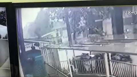 Toàn cảnh anh shipper đỡ được bé gái 2 tuổi rơi tầng 12 chung cư Hà Nội