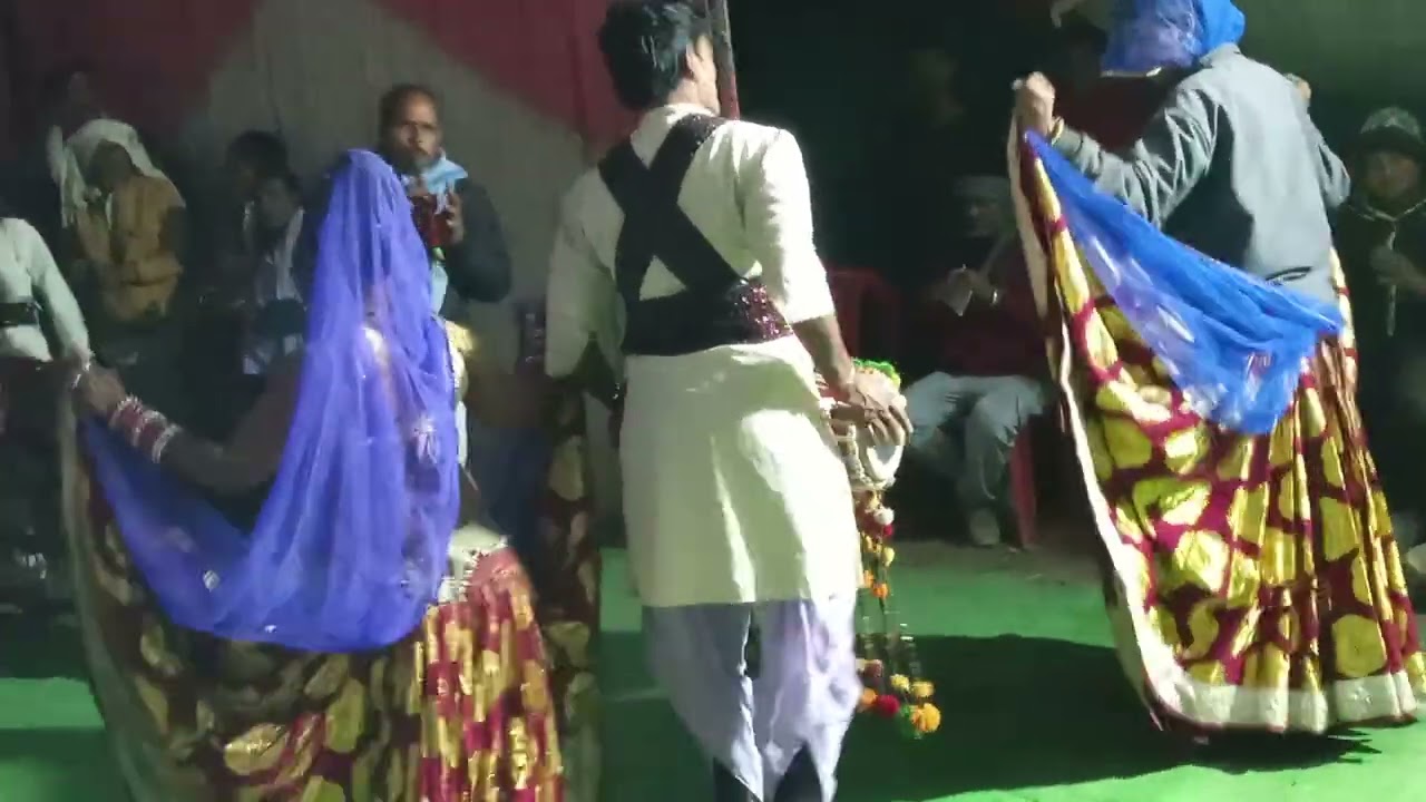 हेमराज लोधी बुंदेली में राई 👍#राई #बुंदेली#comedy #ekmotahathighumechala #funny 