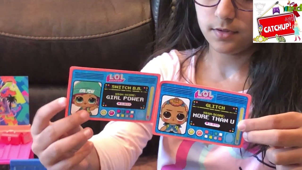 L.O.L. Surprise Fashion Show House Playset with 40+ Surprises,Including 2 Dolls 