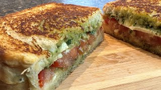 Sandwich de Pesto, Mozarella y Tomate