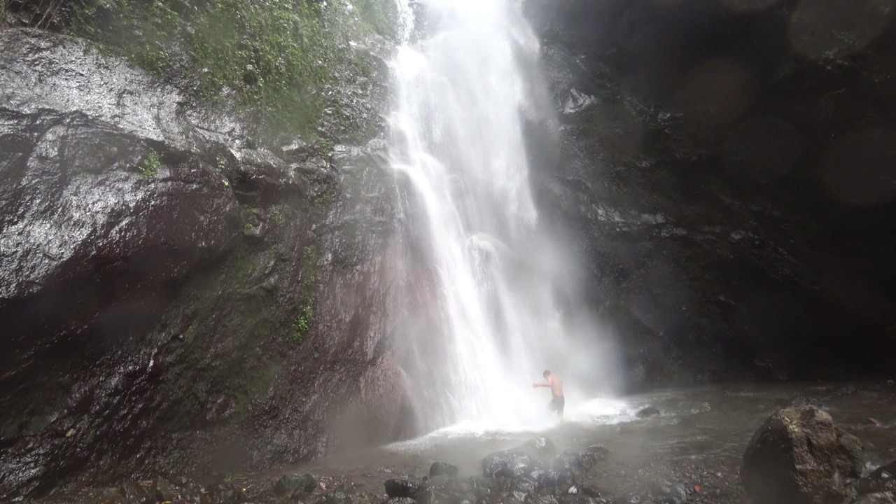 Купание в водопаде Йех Мемпех (Yeh Mempeh)