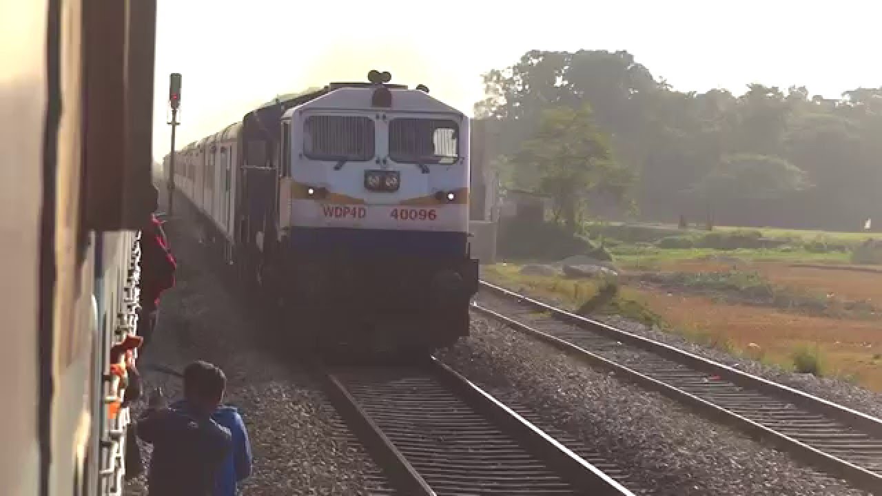 WDP4D RAJDHANI EXPRESS crossing with NORTH EAST EXPRESS at MPS!!!