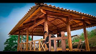 Vietnamese people build wooden houses in the forest with a particularly sturdy tenon structure