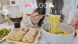 ENG) Guacamole sandwich 🥑 Eating salmon soy sauce over rice, and knitting as a hobby 🧶