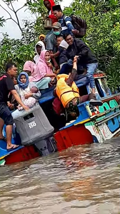 Detik detik tenggelamnya speed boat sei sembilang di sungai musi