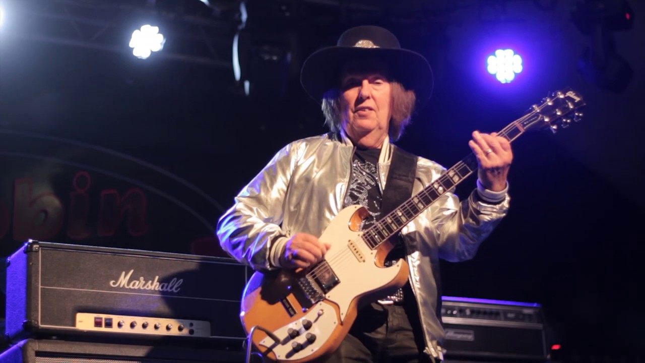 Dave Hill from Slade Explains and Plays Chords of Merry Xmas Everybody