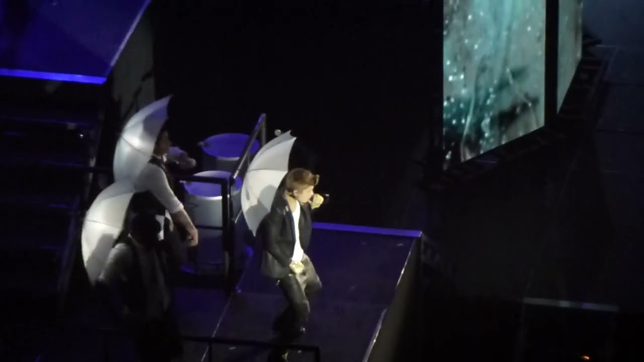 06 Love Me Like You Do - Justin Bieber - Globe Arena - Stockholm - 20130422