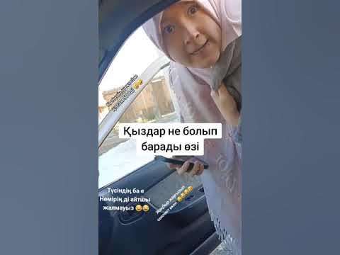 Жапондық әйел доптарды теуіп жатыр