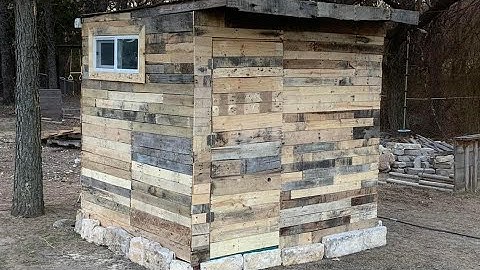 Building a shed out of pallets! | FREE! | Part 2