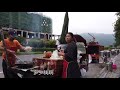 體驗農民工的午餐：一碗炒麵，沒有一塊肉。空蕩蕩的仿古古城，很詭異