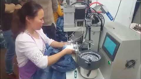 Semi-Automatic Buttons Attaching Machine