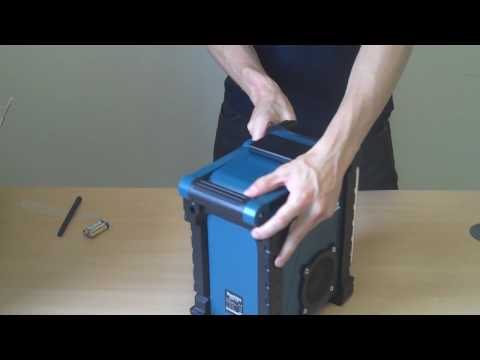 Unboxing the Makita BMR100 Job Site Radio