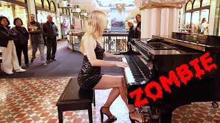 Zombie on a mall piano (The Cranberries)