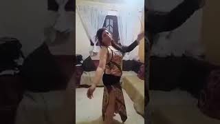 رقص فرصة مصرية بجسم صارووووخ علي اغنية اه لو لعبت يا زهر