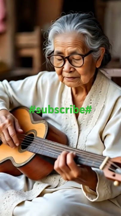 suasana saung lembur Pakuan dan suara petikan gitar seorang nenek