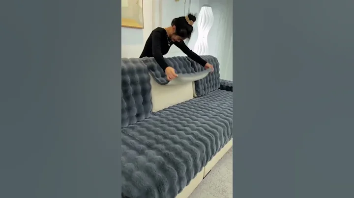 🛋️Transform your living room into a cozy haven with our Cozy Plush Non-Slip Sofa Covers!🌟