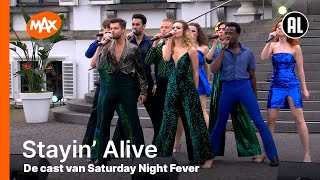 De cast van Saturday Night Fever - Stayin&#39; Alive | MAX KONINGSDAG
