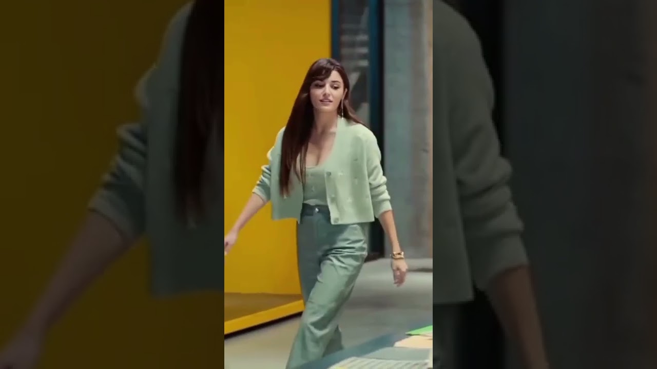 Hande Ercel beauty | Hot and cute Turkish actress | sexy look.