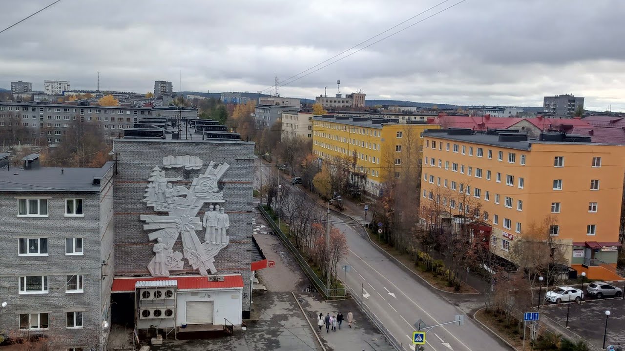 Вид с восьмого этажа, гостиницы Аметист, на улицу Ленина! г.Апатиты,4. ...