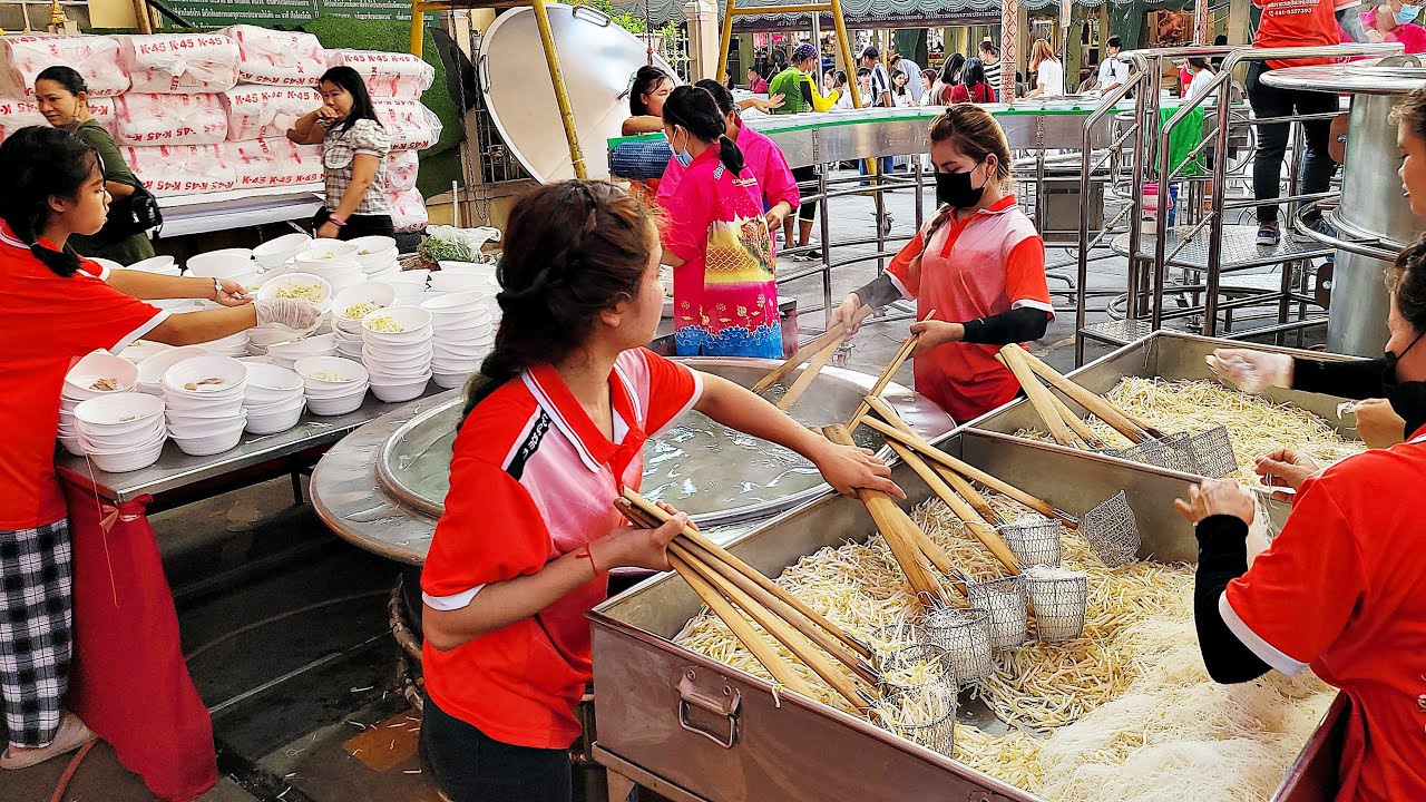 Huge Size Noodles For 5000 People Boiling In A Huge Pot YouTube huge-size-noodles-for-5000-people-boiling-in-a-huge-pot-youtube