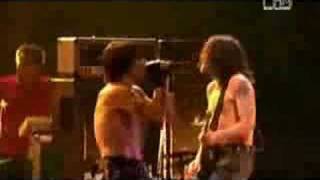 Vignette de la vidéo "red hot chili peppers - search & destroy (Olympia 2002) live"