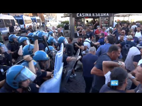 Caro carburante, a Roma la protesta dei pescatori: scontri con le forze dell'ordine