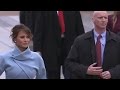 Did this secret service agent wear fake hand during trumps inauguration parade