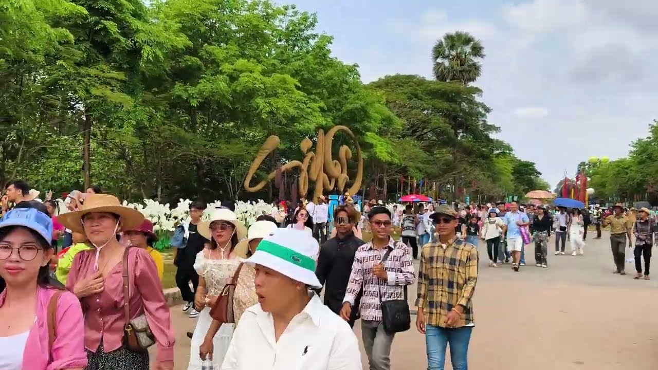 Ep 124: ដូចបានមកដើរលេងចូលឆ្នាំ៣ថ្ងៃនៅអង្គរវត្តផ្ទាល់ មើលវីដេអូនេះ | Khmer New Year at Angkor Wat