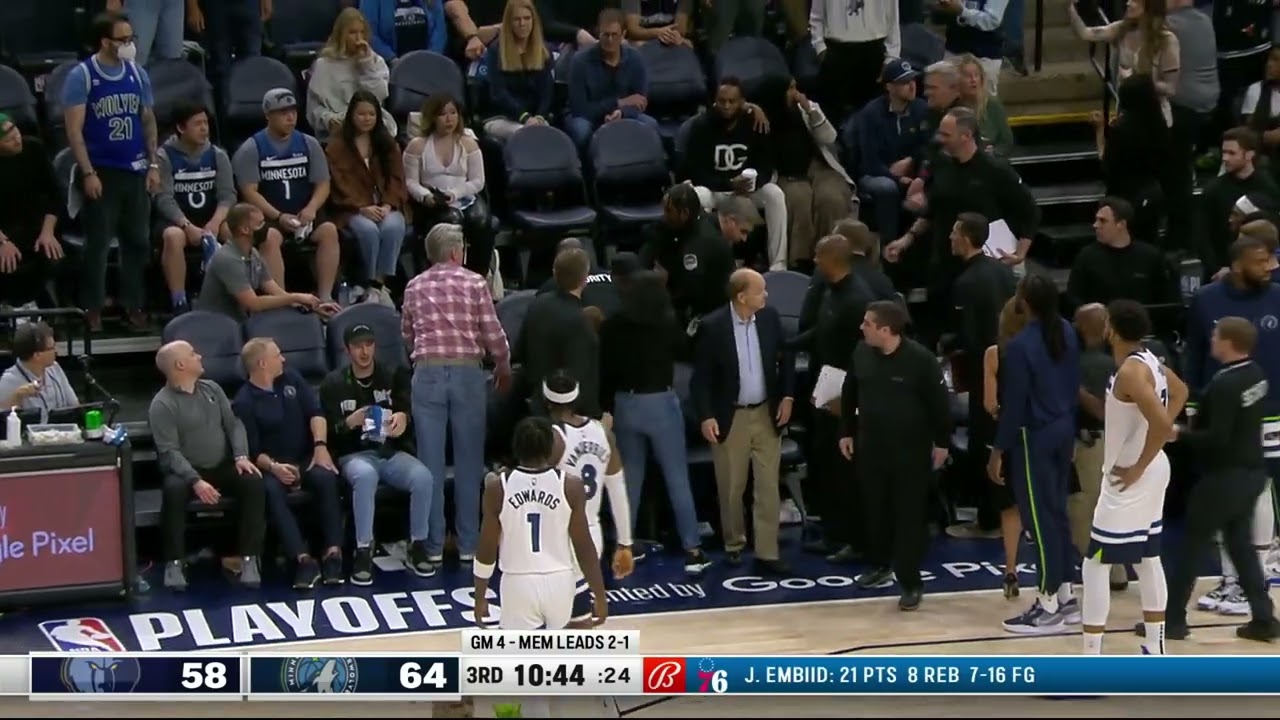 Fans Storm The Court During The Timberwolves-Grizzlies Game - YouTube