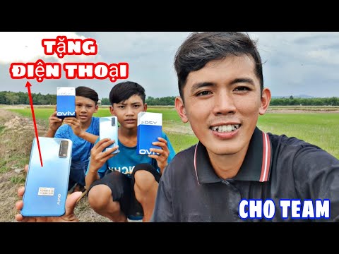 Sang Vlog | Mua Điện Thoại Mới Tặng Cho Cả Team