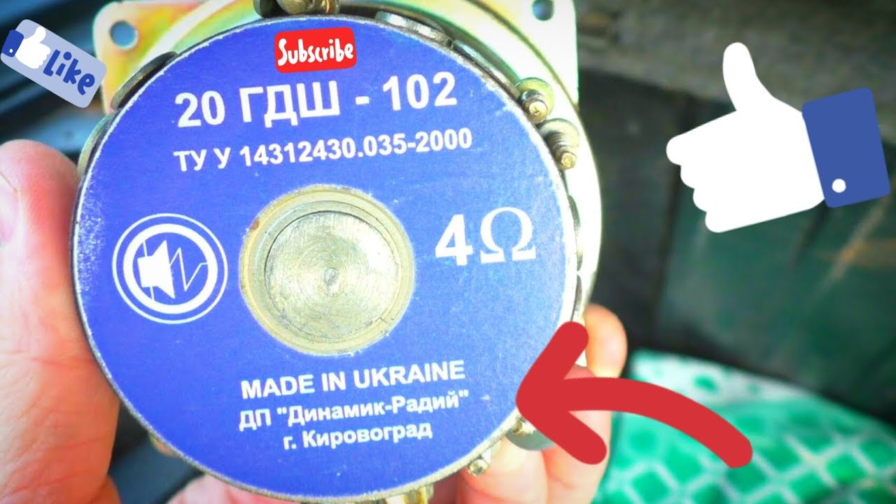 Долбит в машине